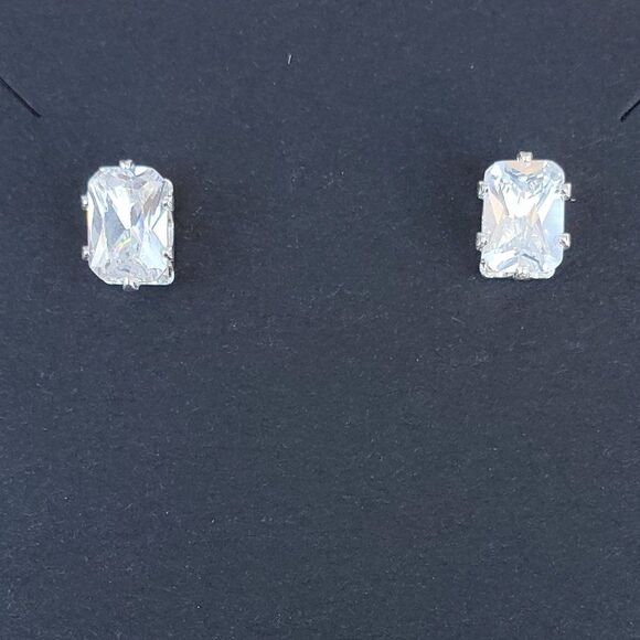 3/$10 NWOT Rectangular crystal/gem earrings - Picture 6 of 7